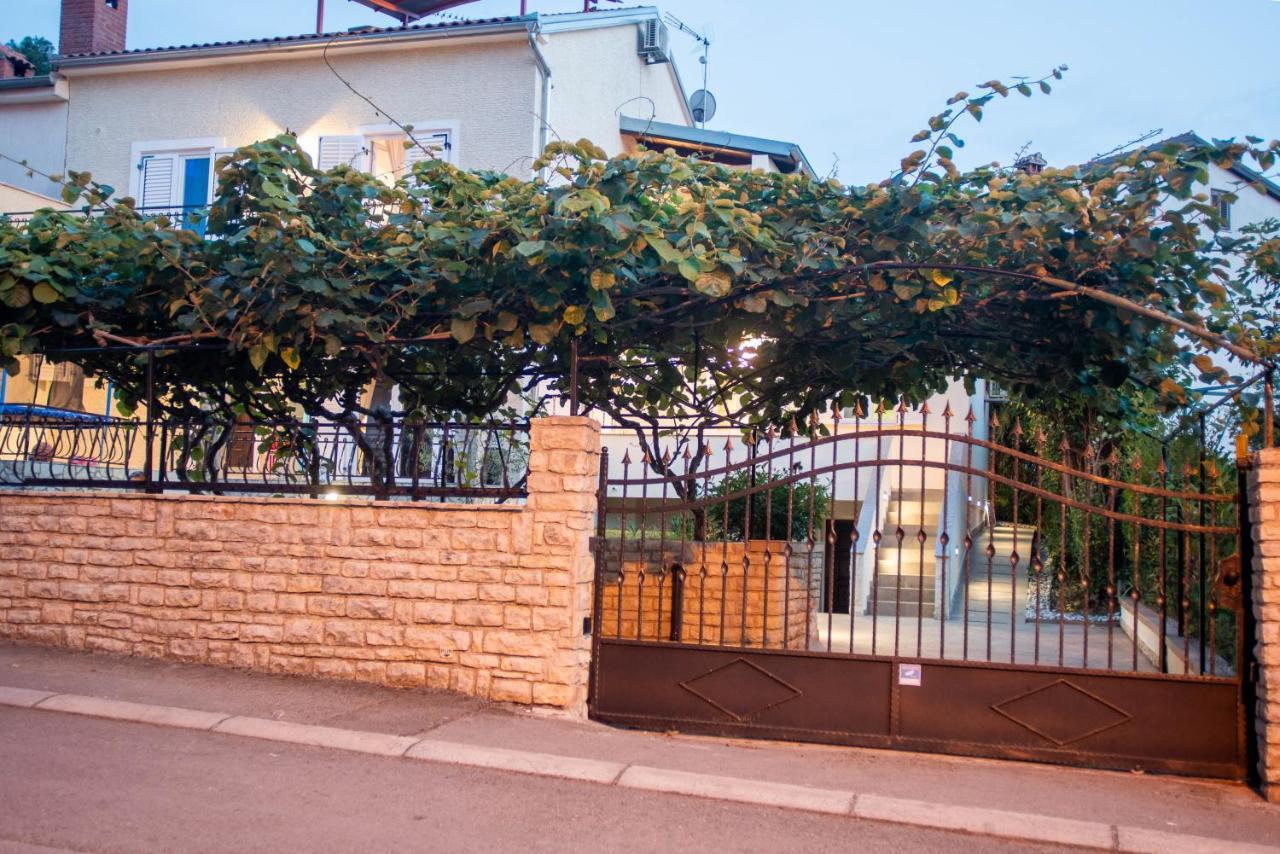 Wellness Studio D'Or - Exclusive New Apartment With Whirlpool, Sauna, Sunny Terrace, Private Parking Poreč Buitenkant foto