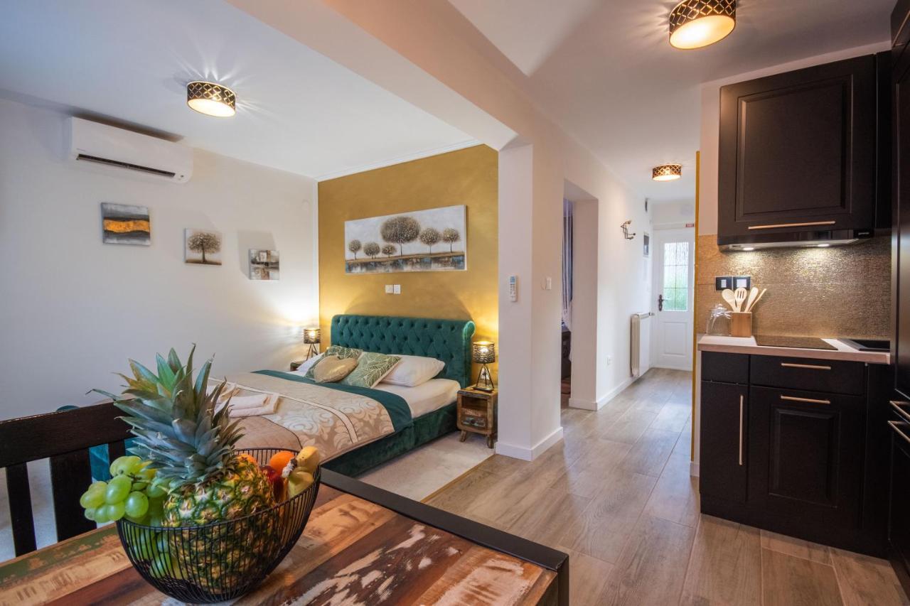 Wellness Studio D'Or - Exclusive New Apartment With Whirlpool, Sauna, Sunny Terrace, Private Parking Poreč Buitenkant foto